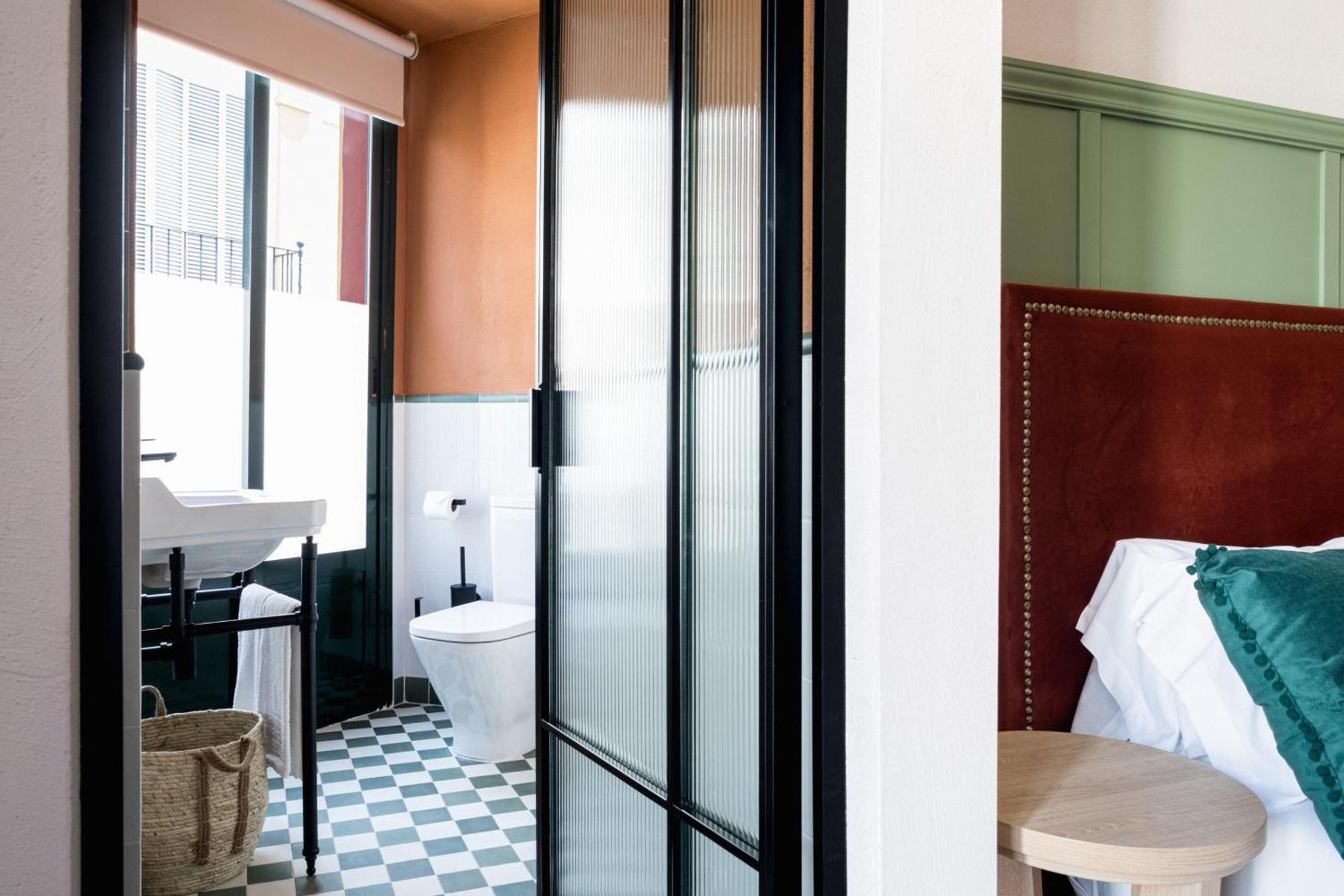 Hotel The Honest & 4*