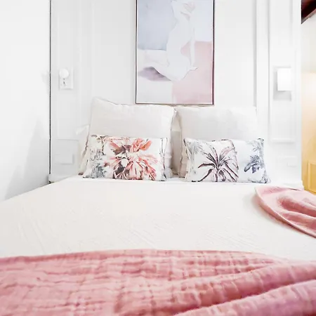 The Honest Hotel & Apartments Seville Room photo