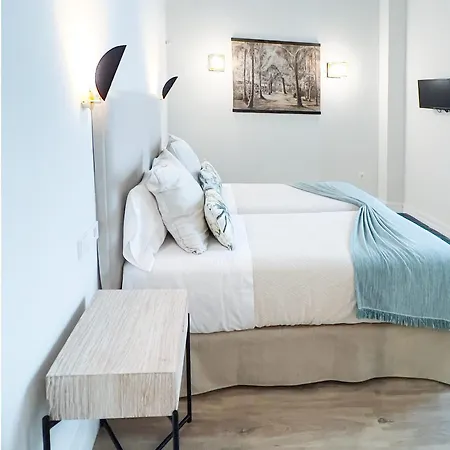 The Honest Hotel & Apartments Seville Room photo
