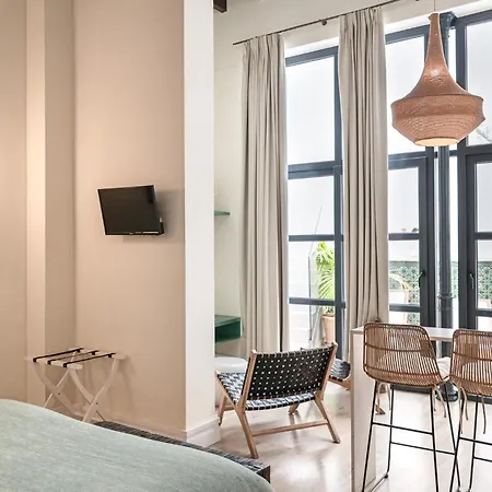The Honest Hotel & Apartments Seville Room photo