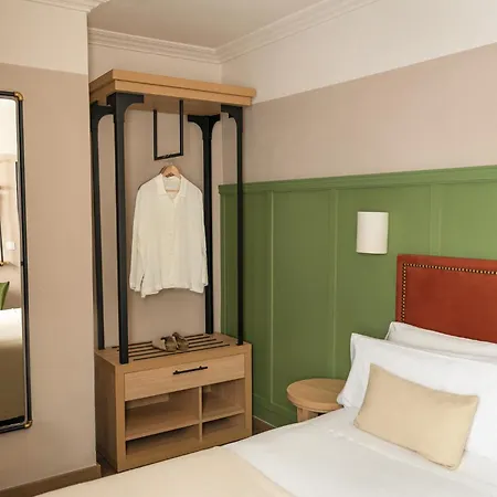 The Honest Hotel & Apartments Seville Room photo