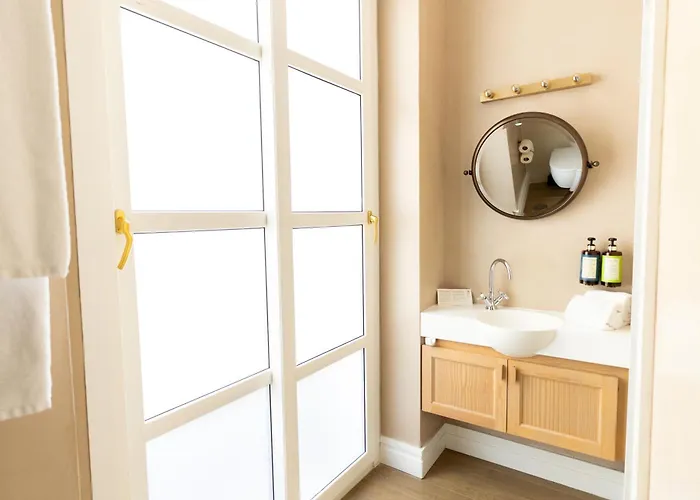 The Honest Hotel & Apartments
