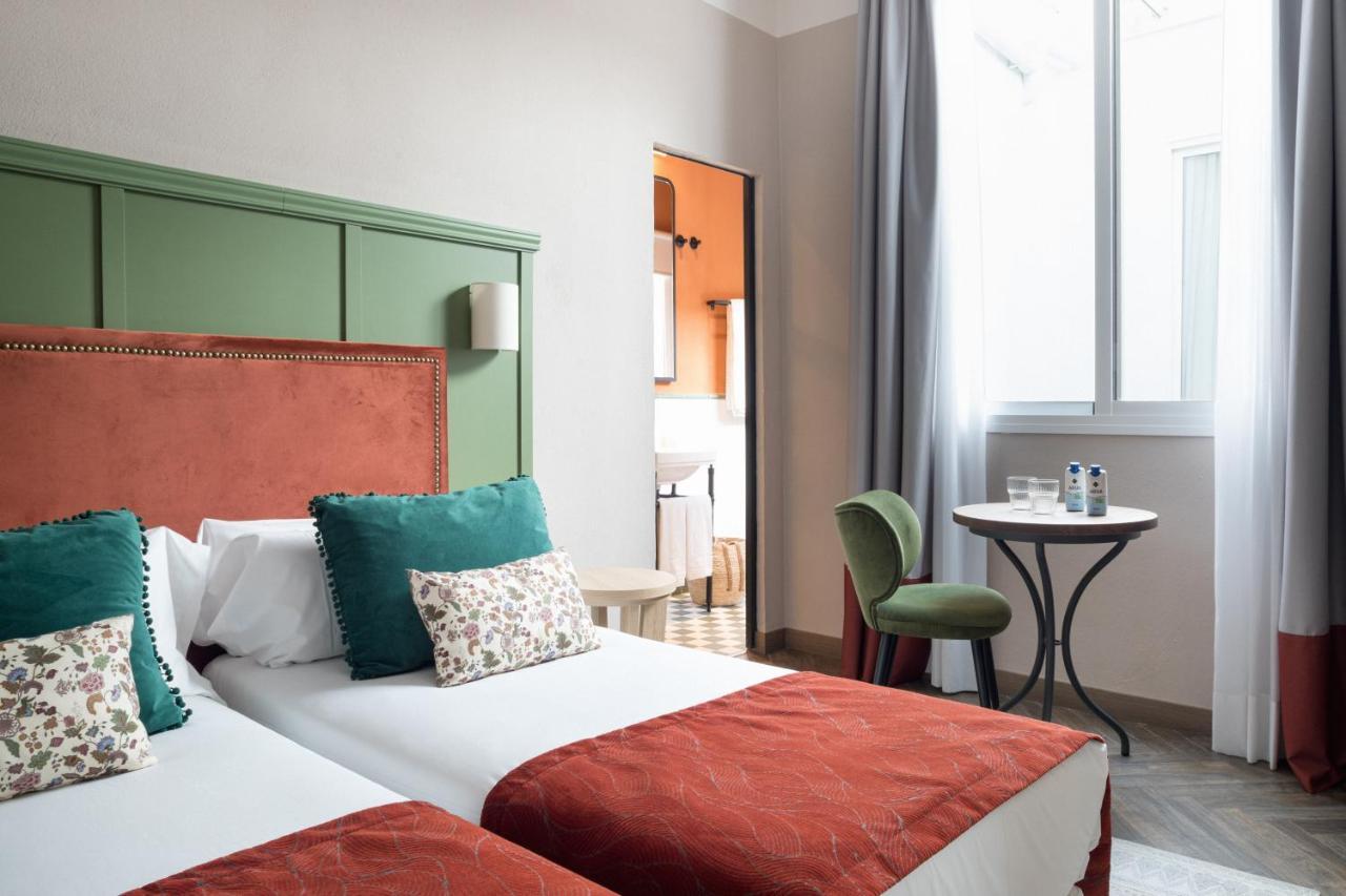 Hotel The Honest & 4*