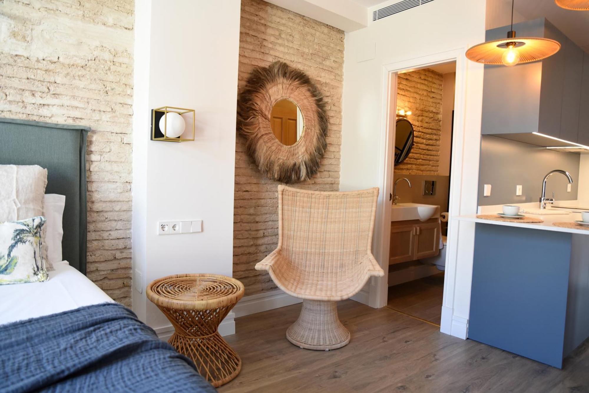 Hotel The Honest & 3*