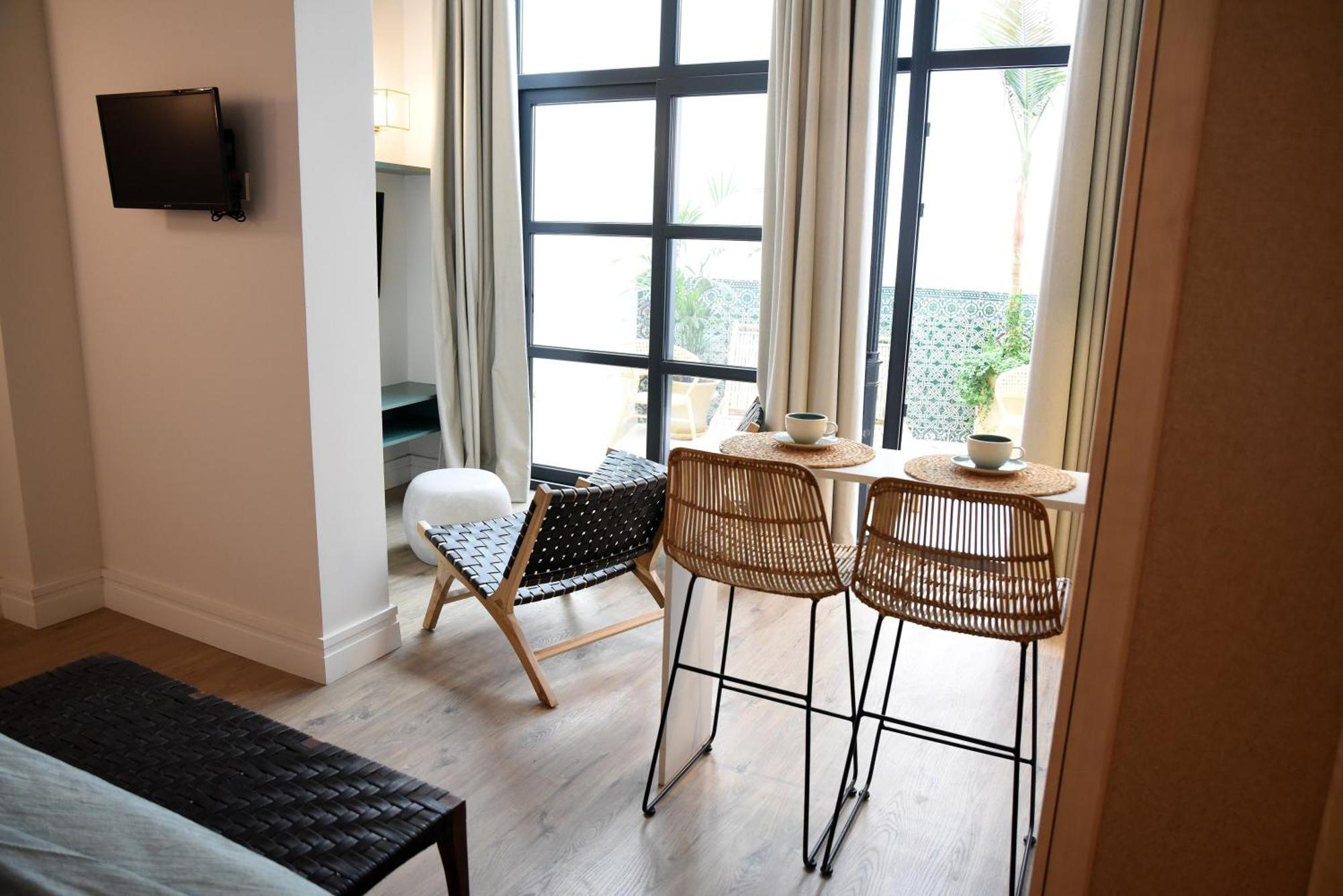 The Honest & Hotel 4*
