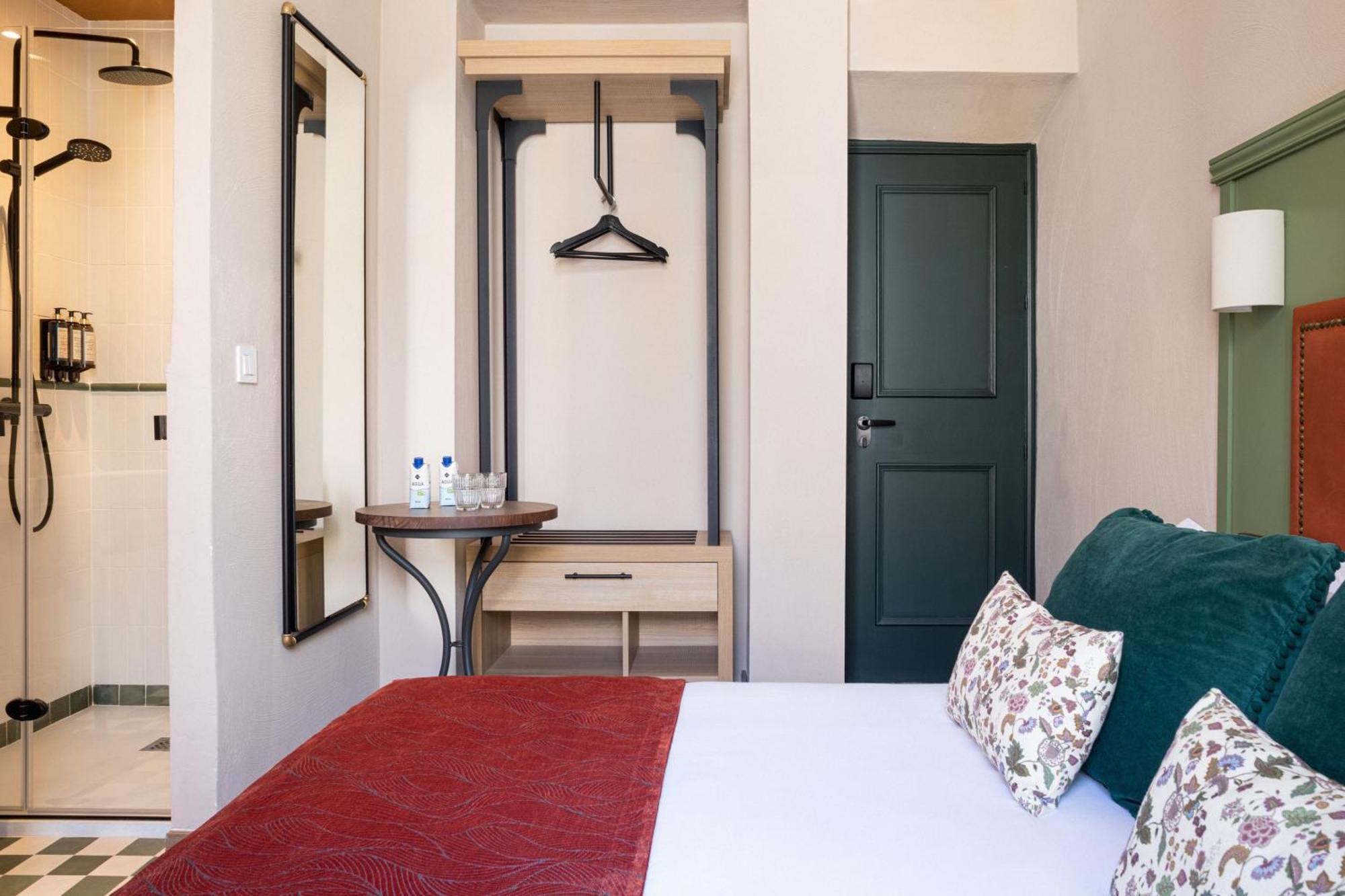 The Honest & 4* Seville