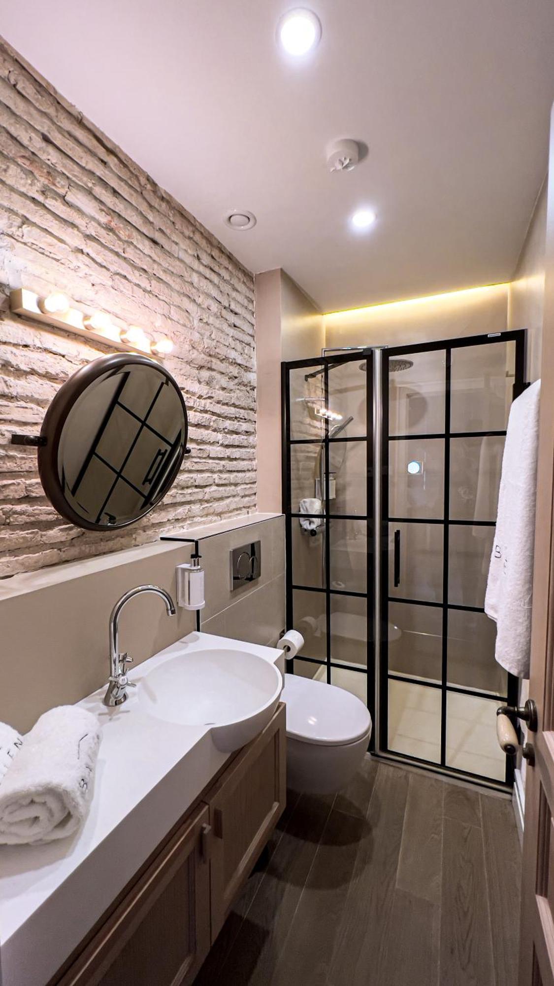 The Honest & Hotel 4*