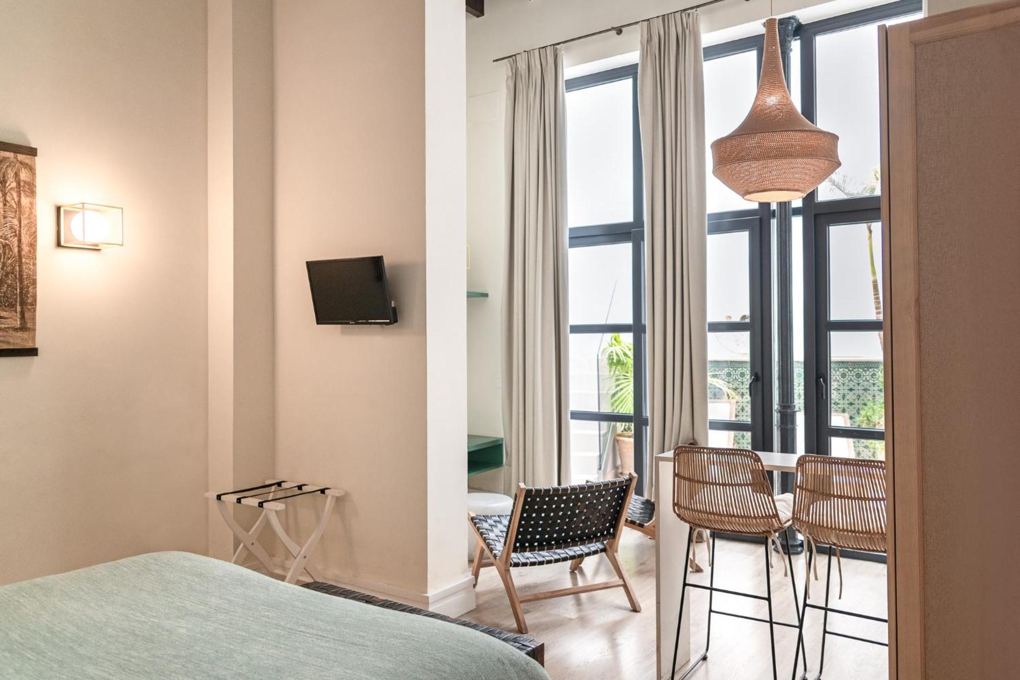 Hotel The Honest & 3*