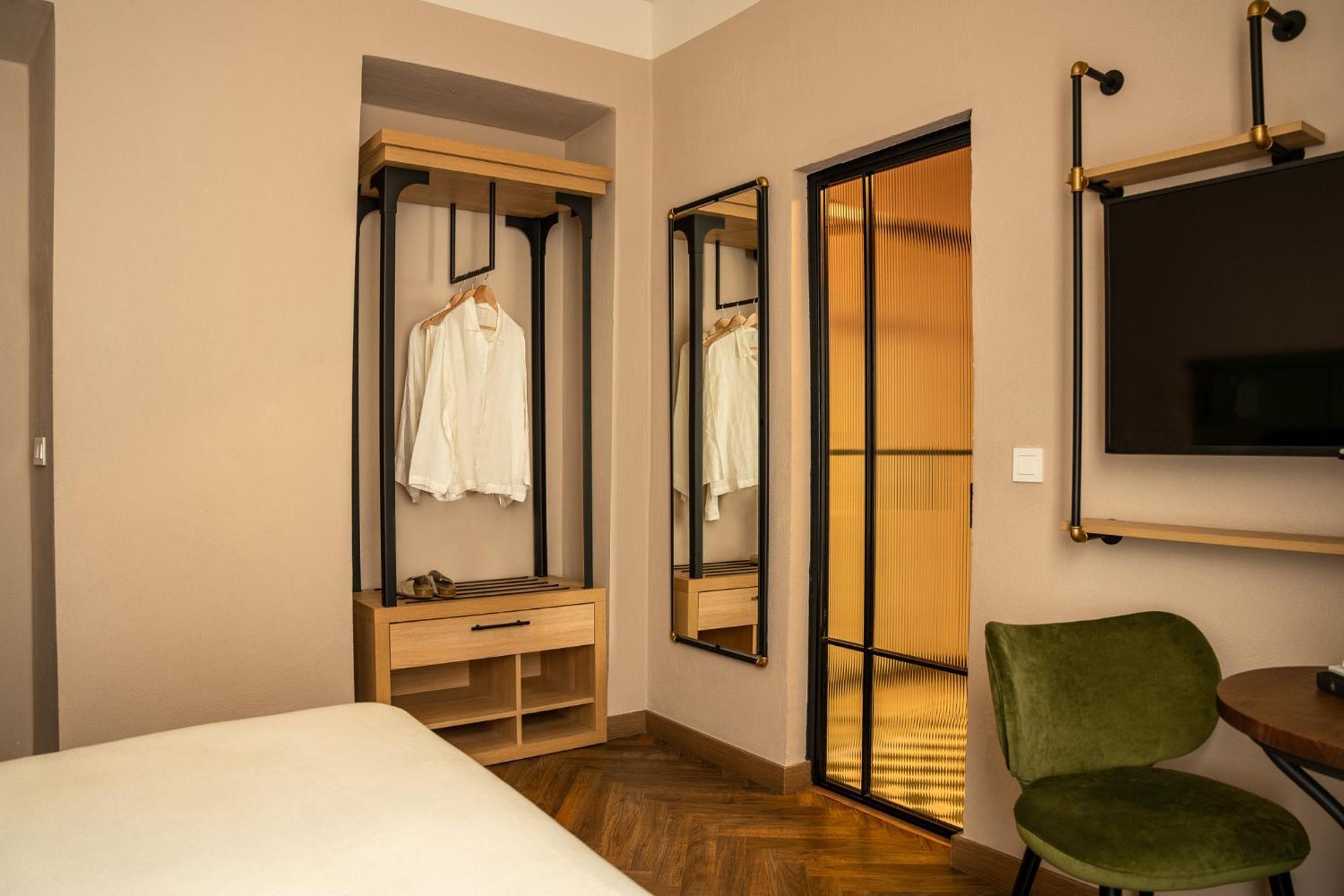 The Honest & Hotel Séville