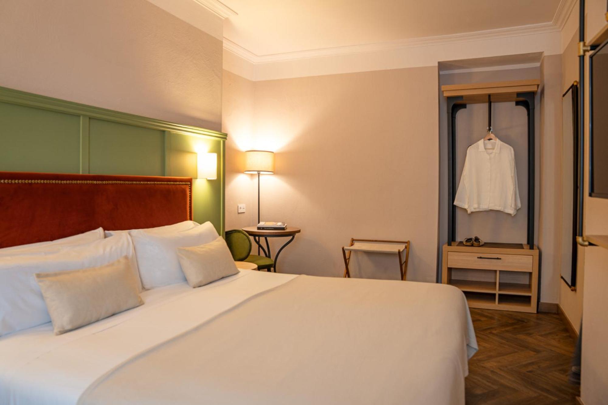 The Honest & Hotel Séville