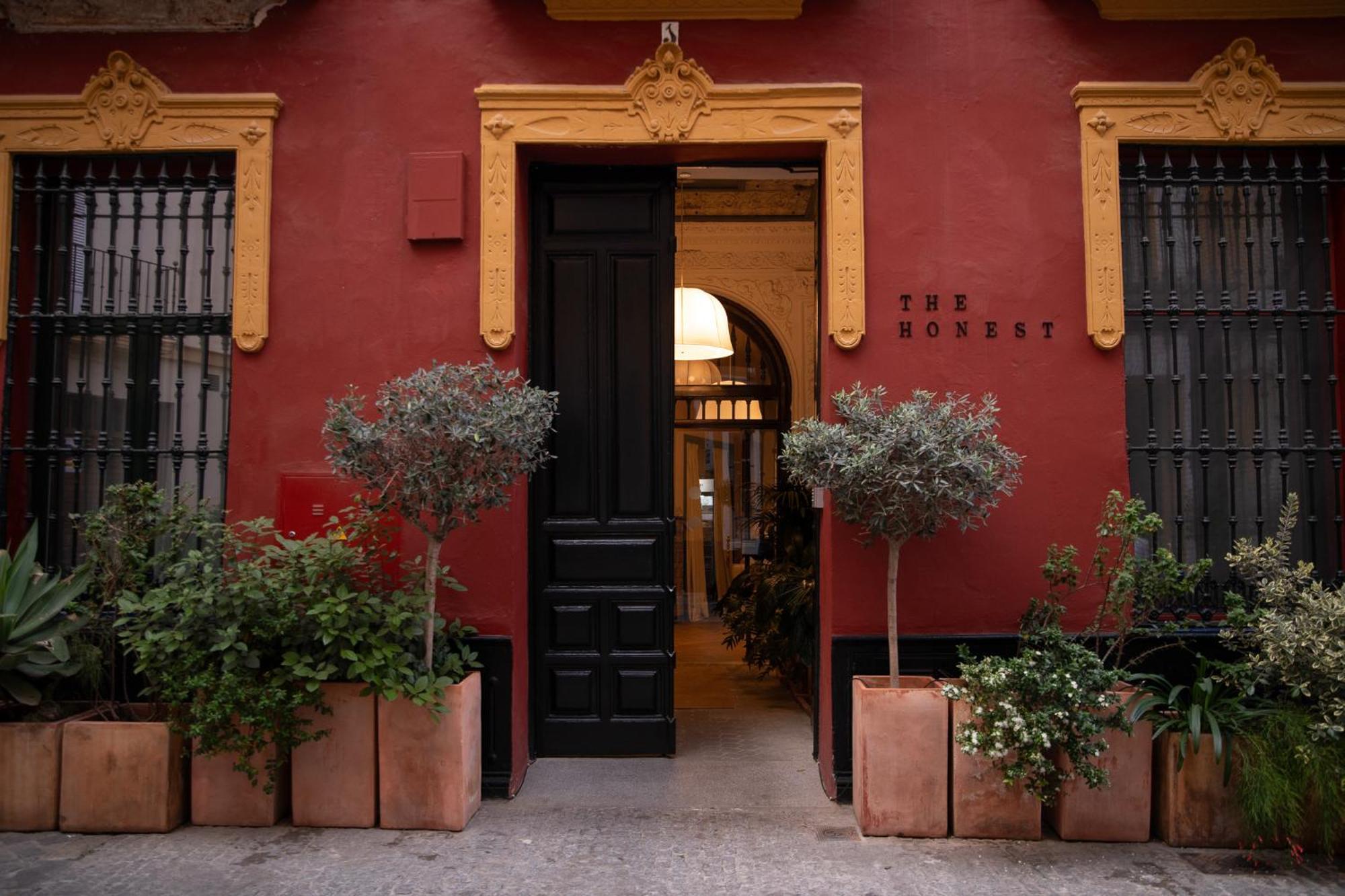 The Honest & Hotel 3*
