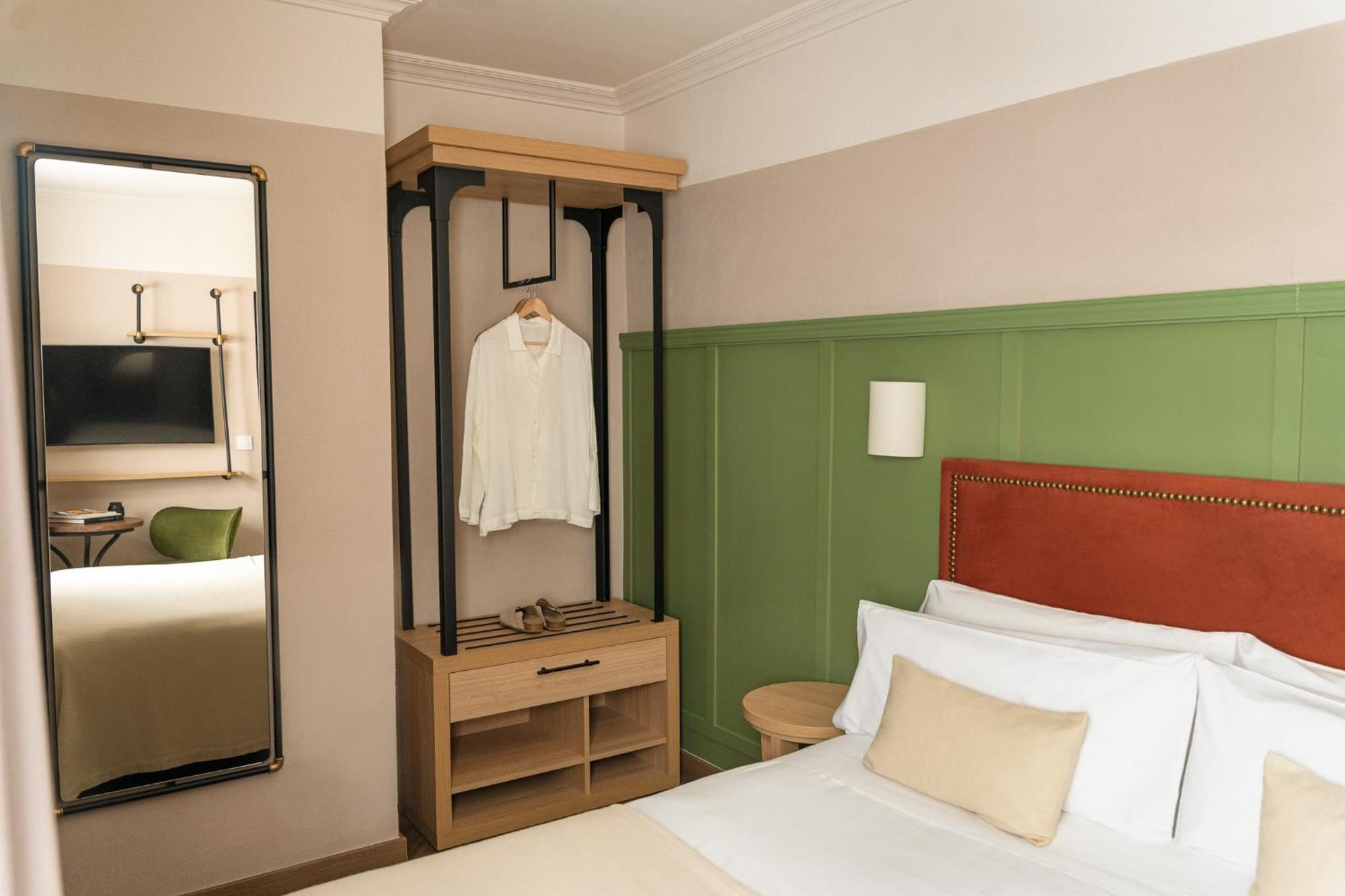 Hotel The Honest & 3*