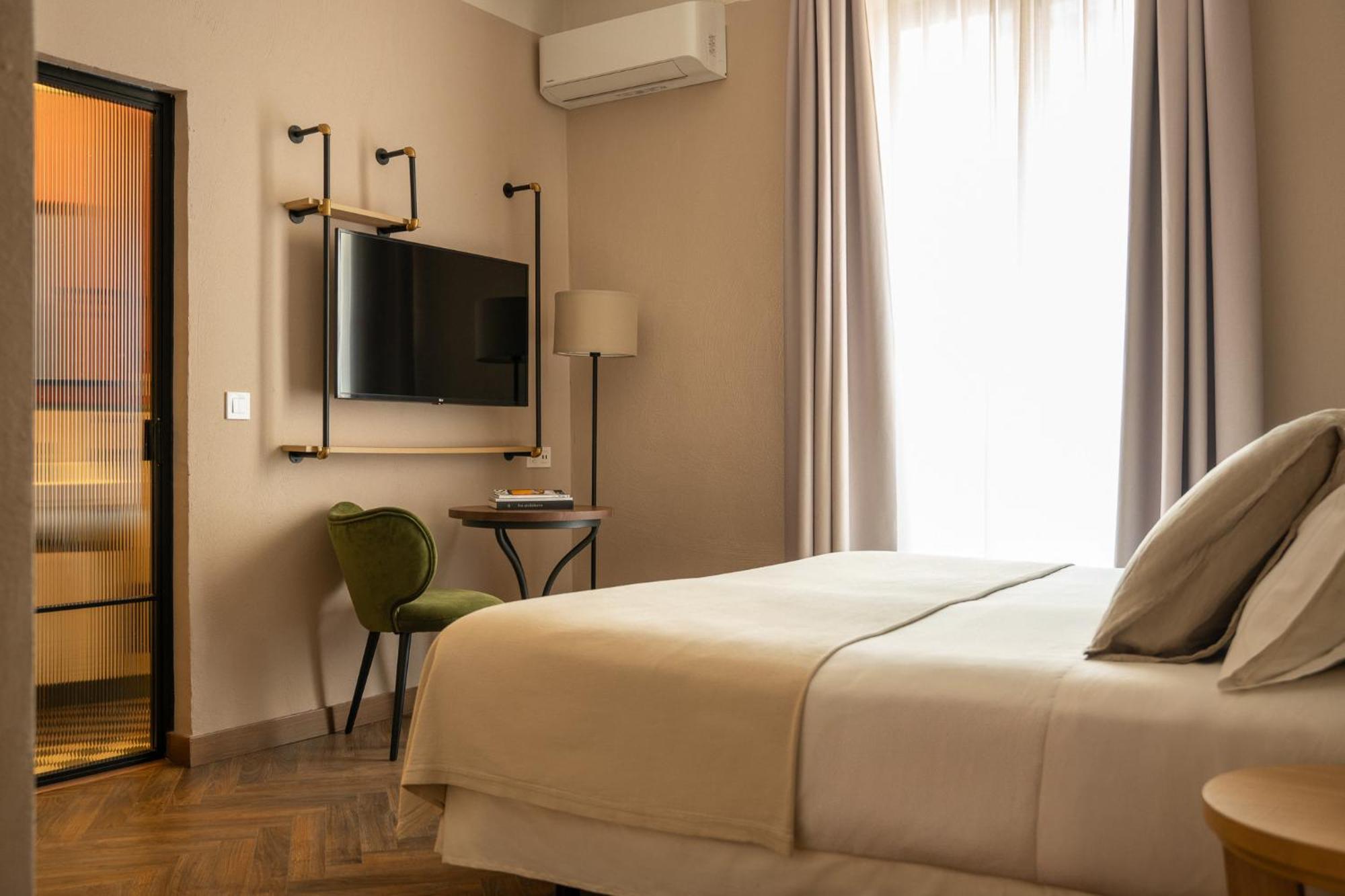 Hotel The Honest & 3*