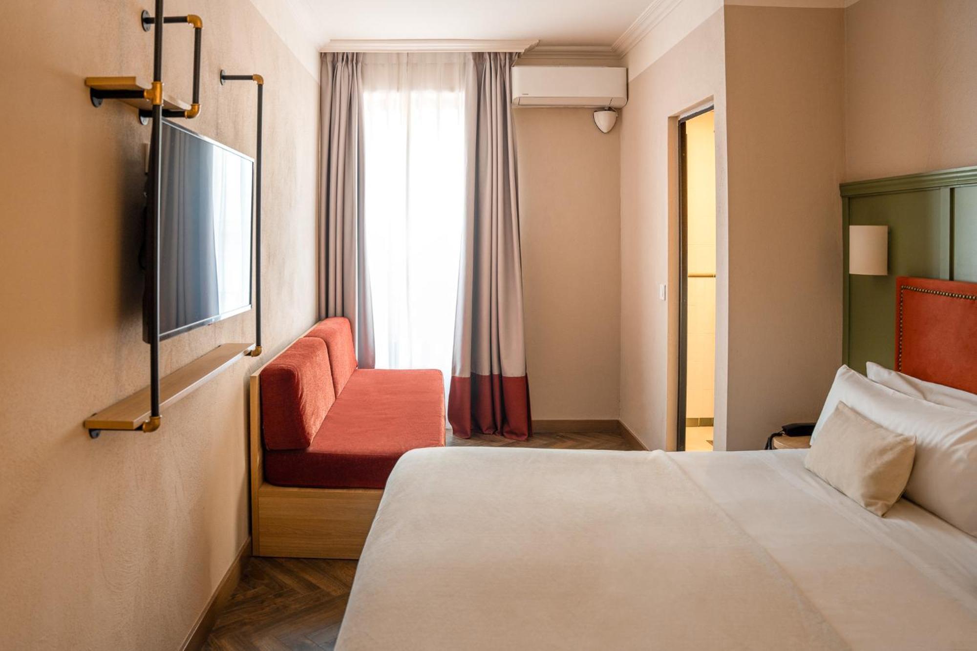 The Honest & 3* Seville